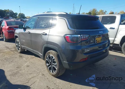 2022 Jeep Compass Limited 4X4 z USA, uszkodzony, nr VIN 3C4NJDCB2NT165372